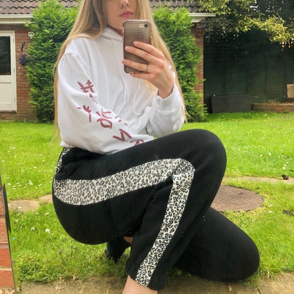 RARE Brandy Melville Cheetah Rosa Sweatpants - Picture 4 of 5